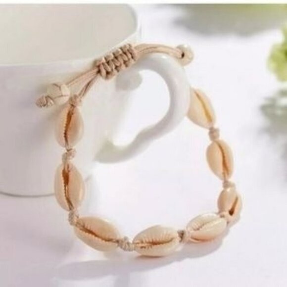 Beach Shell Rope Bracelet - Picture 1 of 3